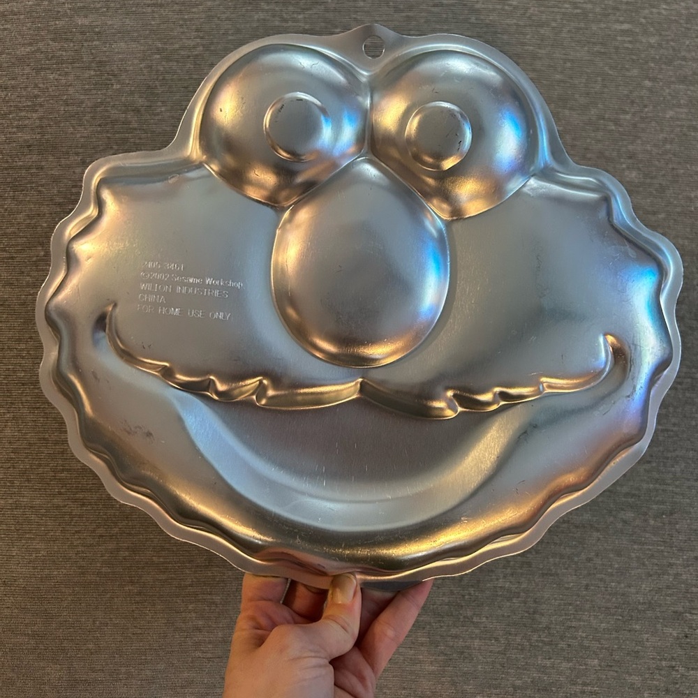 Elmo cake pan